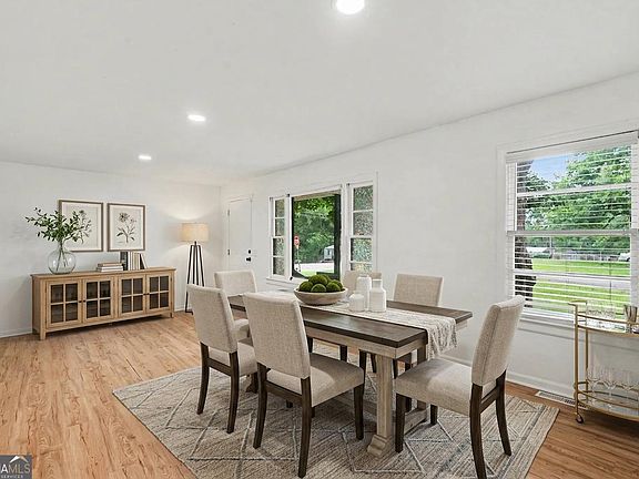 3rd image of 115 Highland Cir