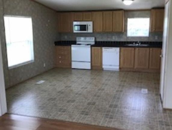 3rd image of 254 Hialeah Dr