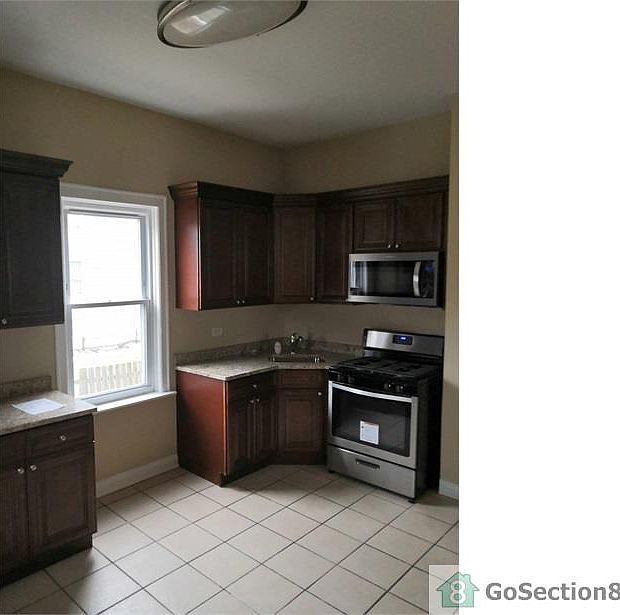 1st image of 8631 S Escanaba Ave #1