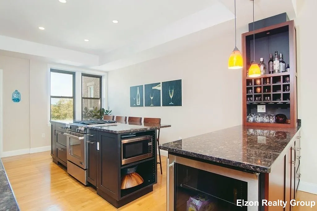 5 bed, 2.5 bath, 1764 sqft, $9,450 — Photo 3