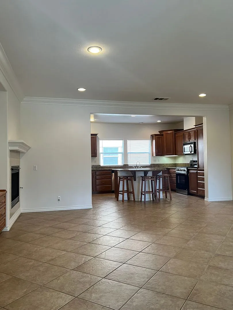 Building Photo - 2669 Skyline Dr