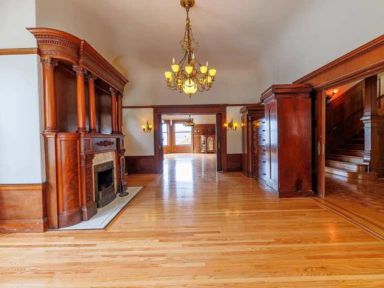 2398 Broadway St — Photo 43