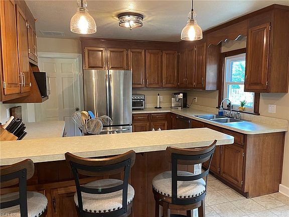 5th image of 4245 Meadow Wood Dr