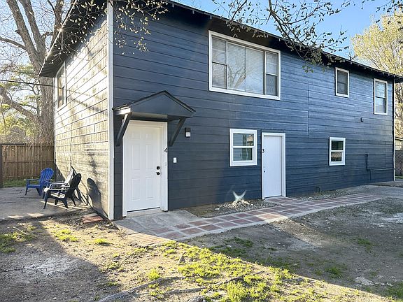 Unit 3 on first floor - door on right!