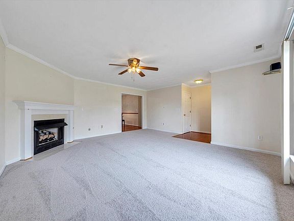 4th image of 2420 Carlsbad Cir