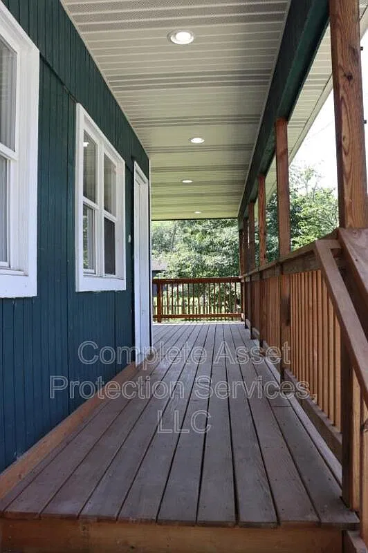 2 bed, 1.0 bath, 1199 sqft, $1,550 — Photo 2