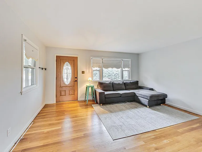 9511 48th Ave — Photo 3