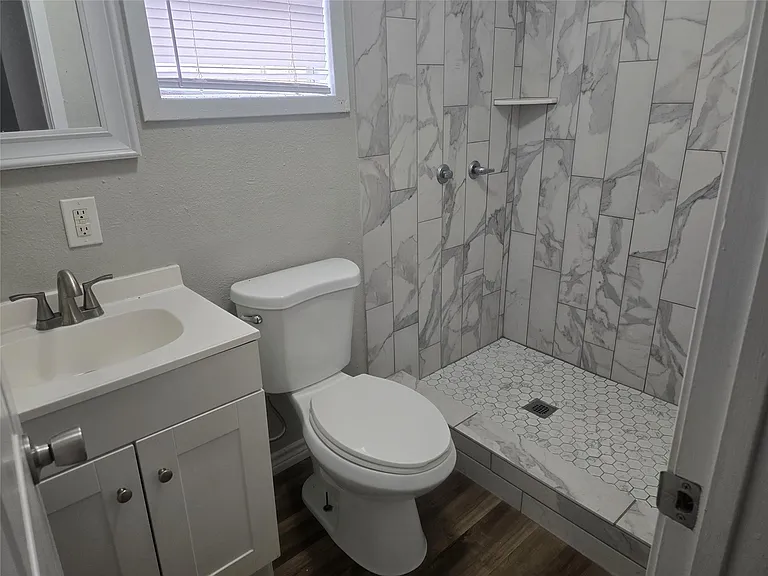 202 N Logan St — Photo 12