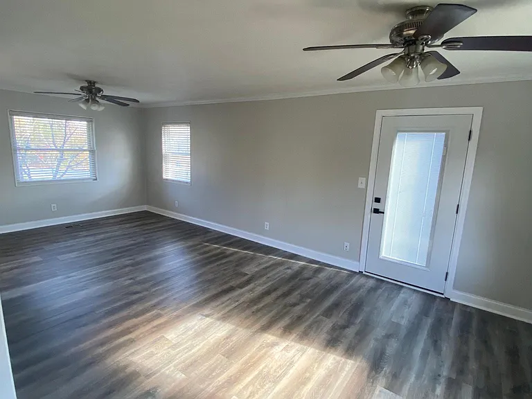 1018 Robins Crest Rd — Photo 7