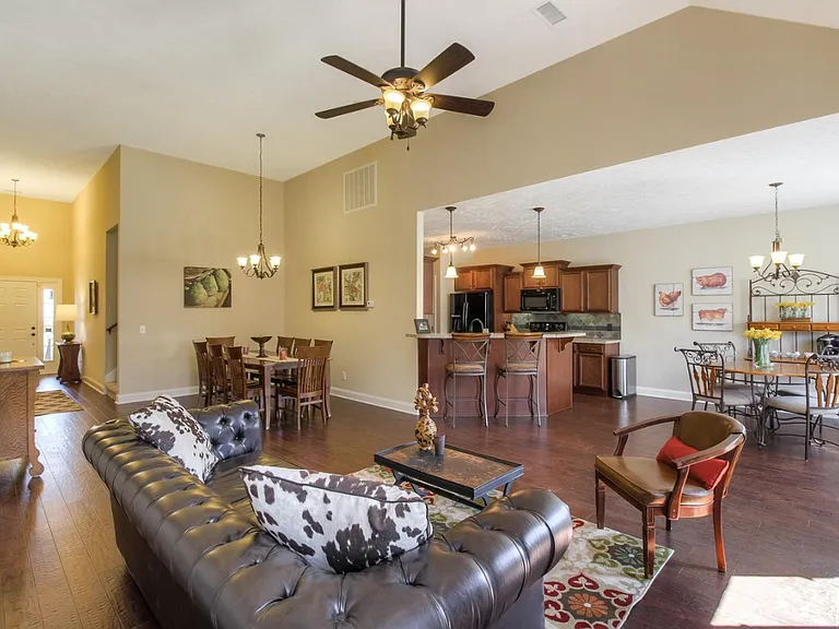 7913 Kirkfield Dr — Photo 15