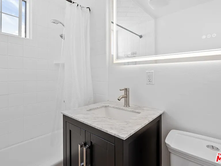 5541 Fallbrook Ave — Photo 15