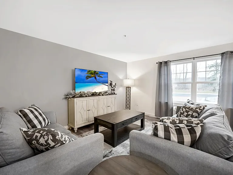 Mt. Nebo Apartments — Photo 18