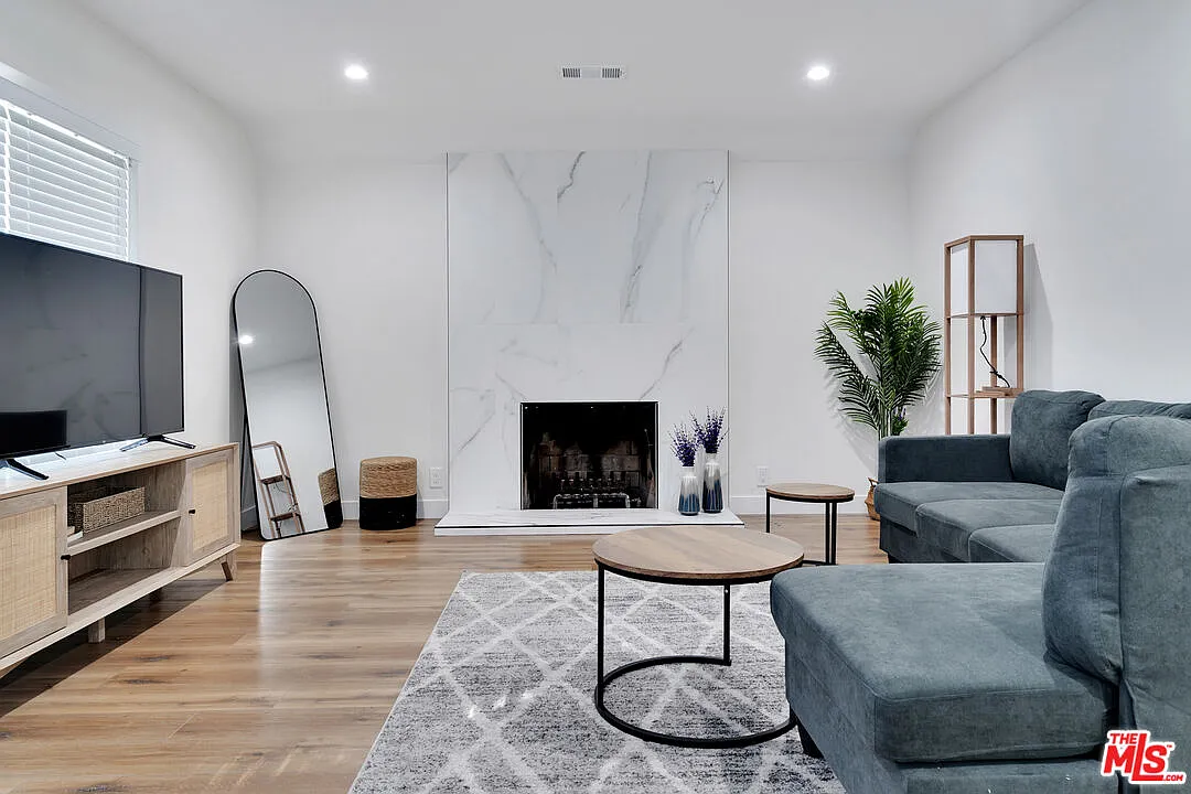 3 bed, 2.0 bath, 1449 sqft, $6,000 — Photo 3