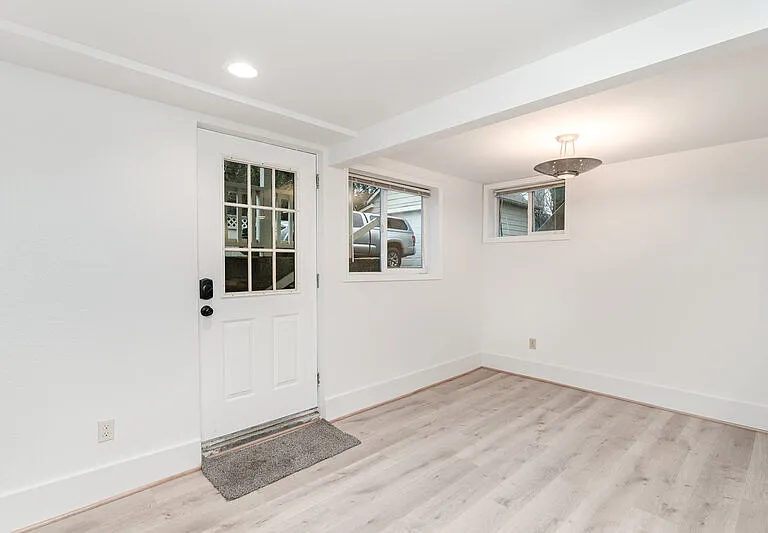 5523 Woodlawn Ave N — Photo 14