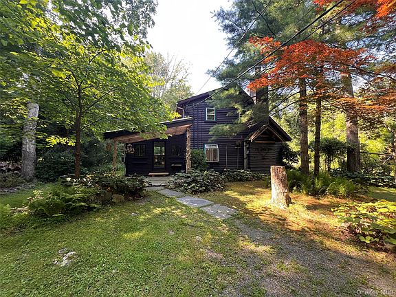 2nd image of 323 Beaverkill Road