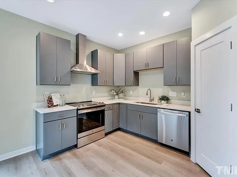 412 Commonwealth St — Photo 5