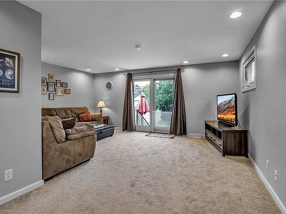 5th image of 324 Traverse Blvd