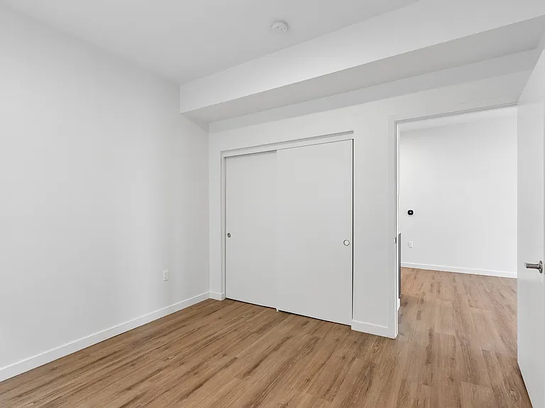 Maxwell Apartments — Photo 31