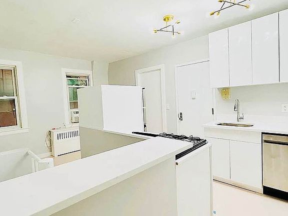 5th image of 305 W 20th St #2R