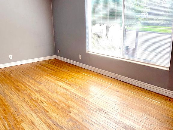 3rd image of 879 E Logan Ave