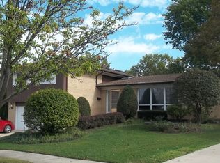 15237 Pine Dr, Oak Forest, IL 60452