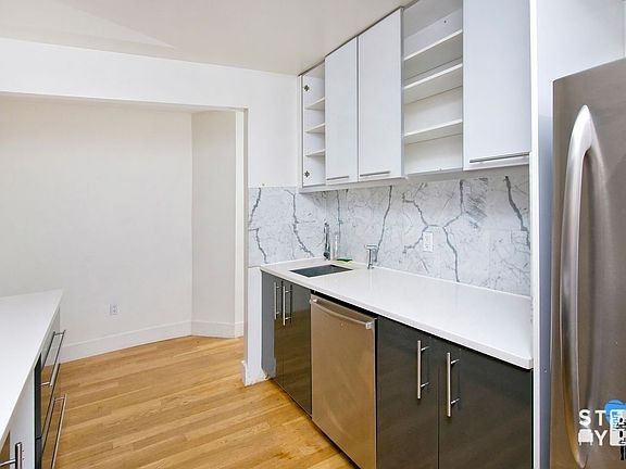 4th image of 587 Flushing Ave APT 6