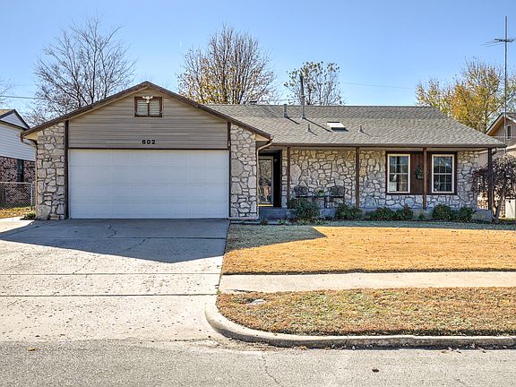 2nd image of 602 Antigua Dr