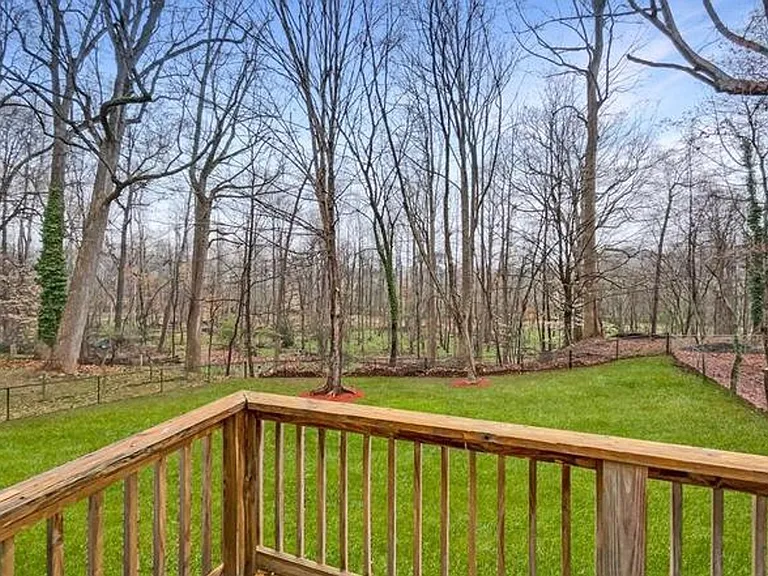 310 Foxcroft Dr — Photo 10