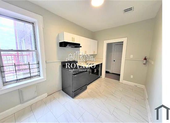1st image of 96 Arsdale Ter APT 303