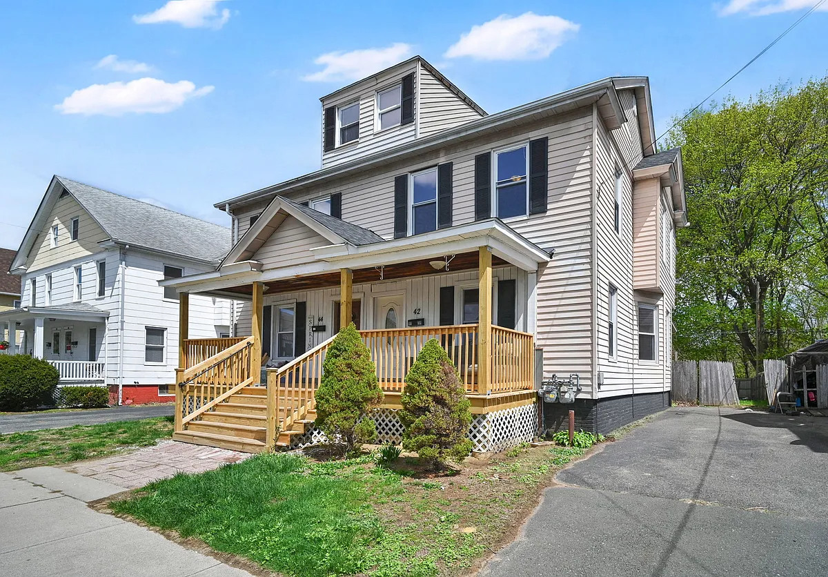 Building Photo - 42-44 Hartford Ave #42