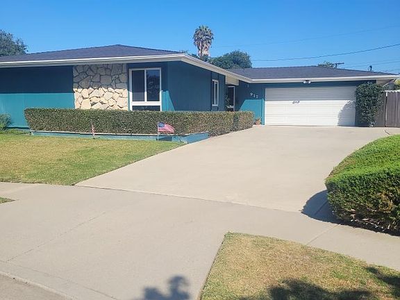 2nd image of 917 Denver Pl