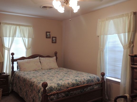 5th image of 1801 N Elizabeth St