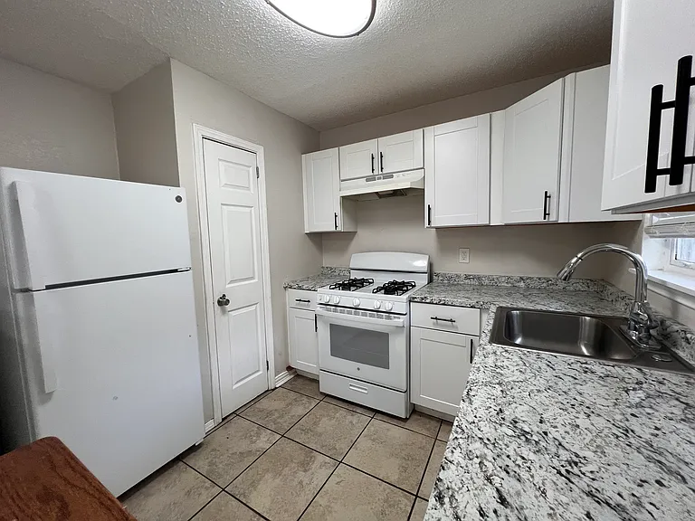 1115 S Beckley Ave #F — Photo 5