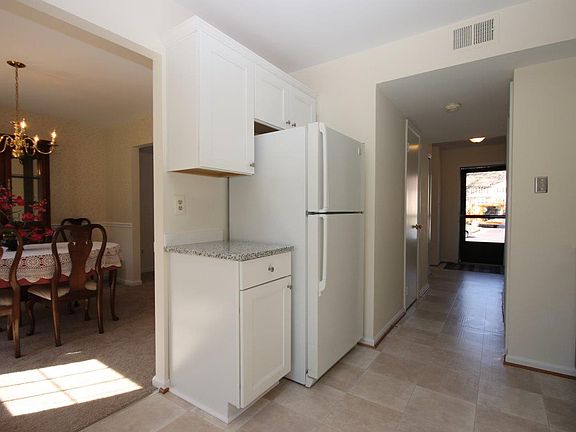 5th image of 2763 Knollside Ln