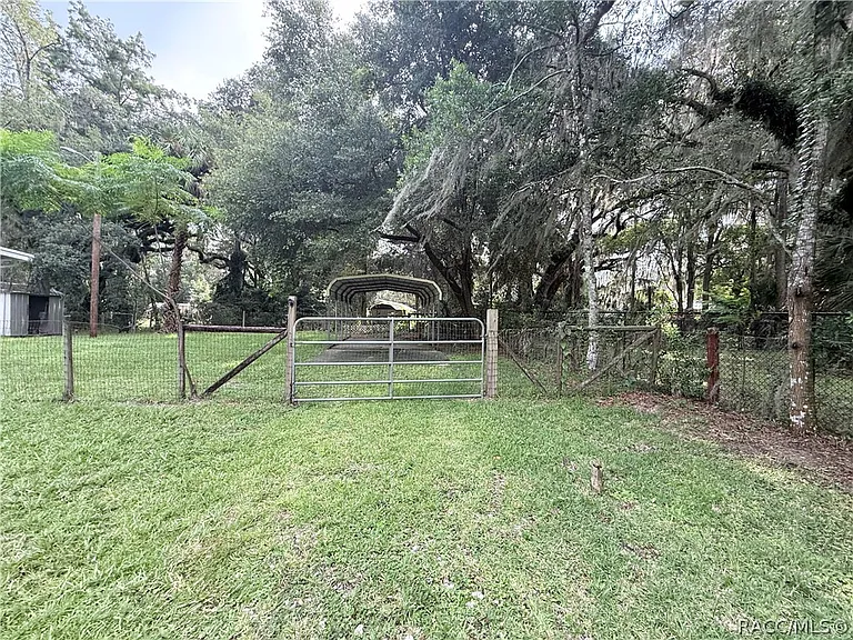 10715 N Northcut Ave — Photo 6
