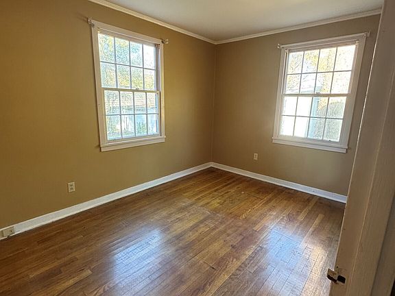 4th image of 502 Chason St
