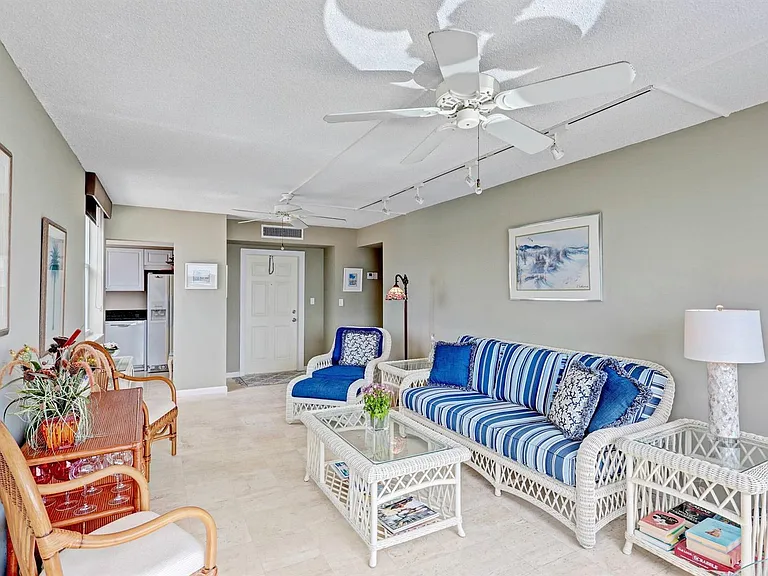 1820 New Palm Way #201 — Photo 5