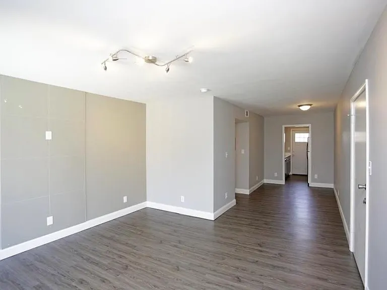 100 W 38th St #19 — Photo 9