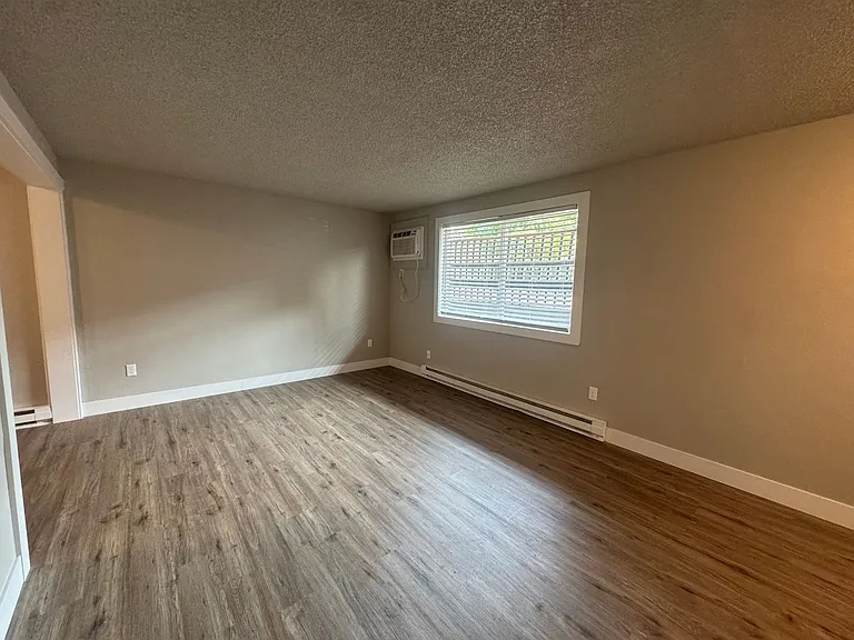 Cozy 2bd/1ba North West Apartment | On-Site Laundry | Pet Friendly | Off-Street Parking | Avail U... — Photo 11