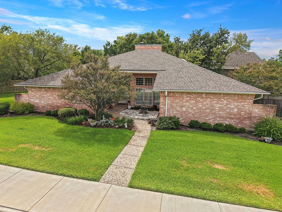 1st image of 300 Chimney Hill Dr