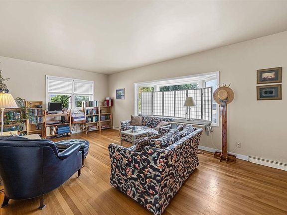 3rd image of 4016 Vine Ave SE