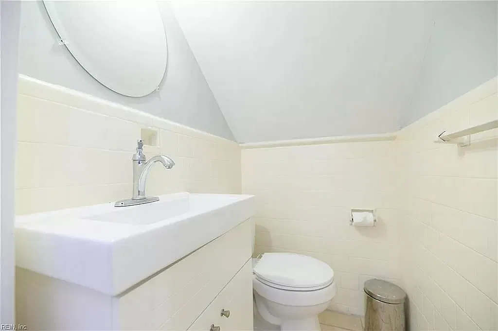 3 bed, 1900 sqft, $2,500 — Photo 1