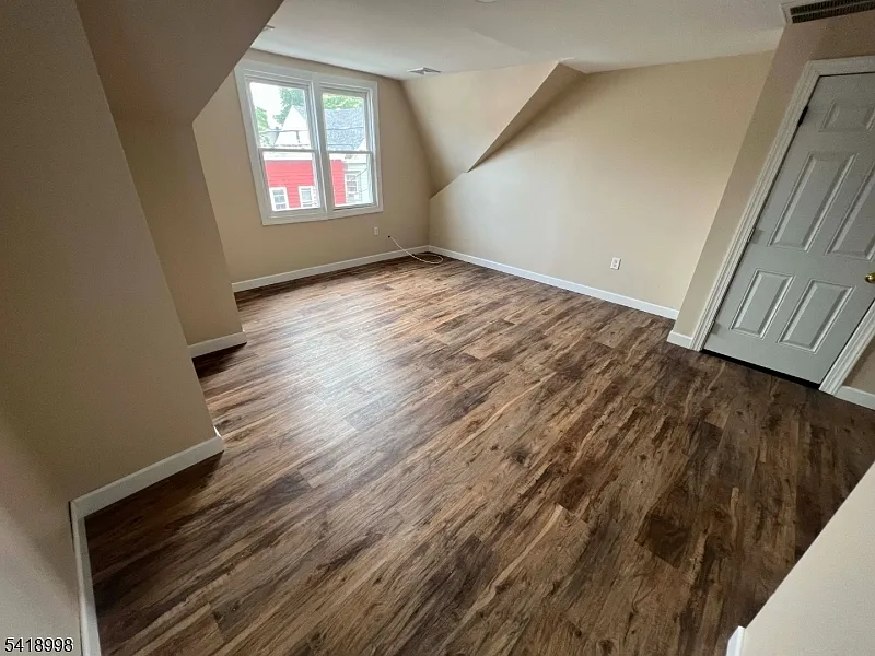 2 bed, 1.0 bath, $1,395 — Photo 2