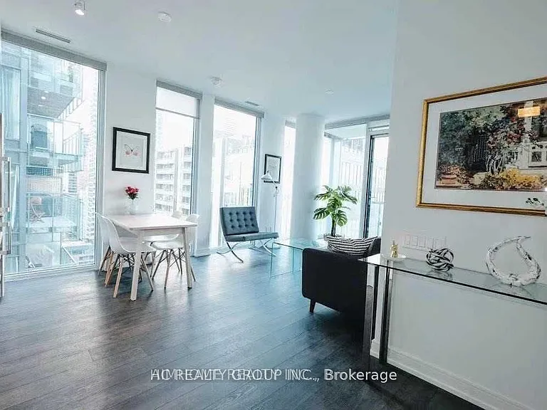 28 Wellesley St E #2009 — Photo 5
