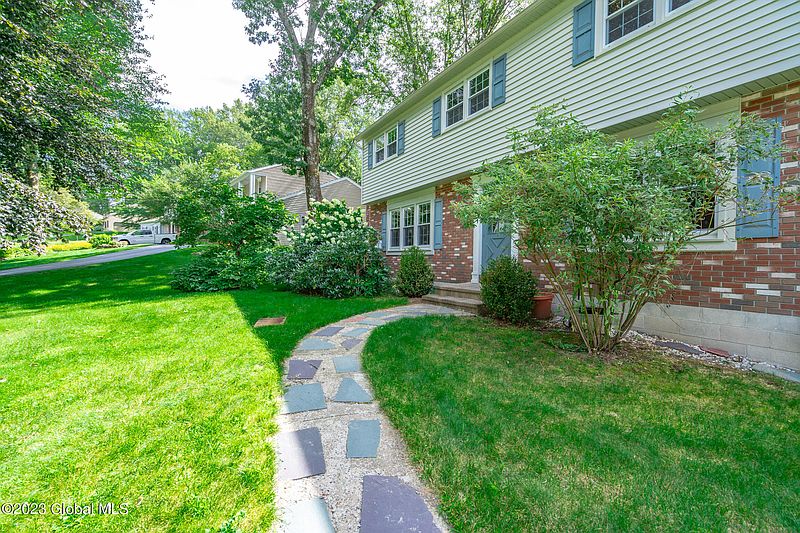 4th image of 8 Canterbury Road