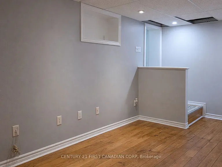 568 Creston Ave #LOWER — Photo 5