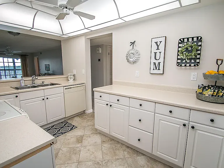 200 S Sykes Creek Pkwy — Photo 2