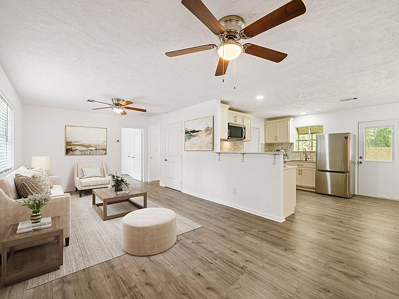 4th image of 61 Hicks Loop W