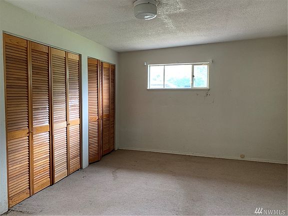 5th image of 10401 B St E