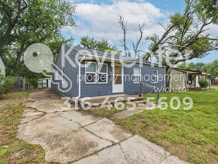 2060 S Euclid St — Photo 2
